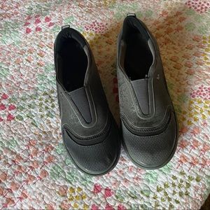 BZEES Gray Derive Slip On Sneaker, good condition.